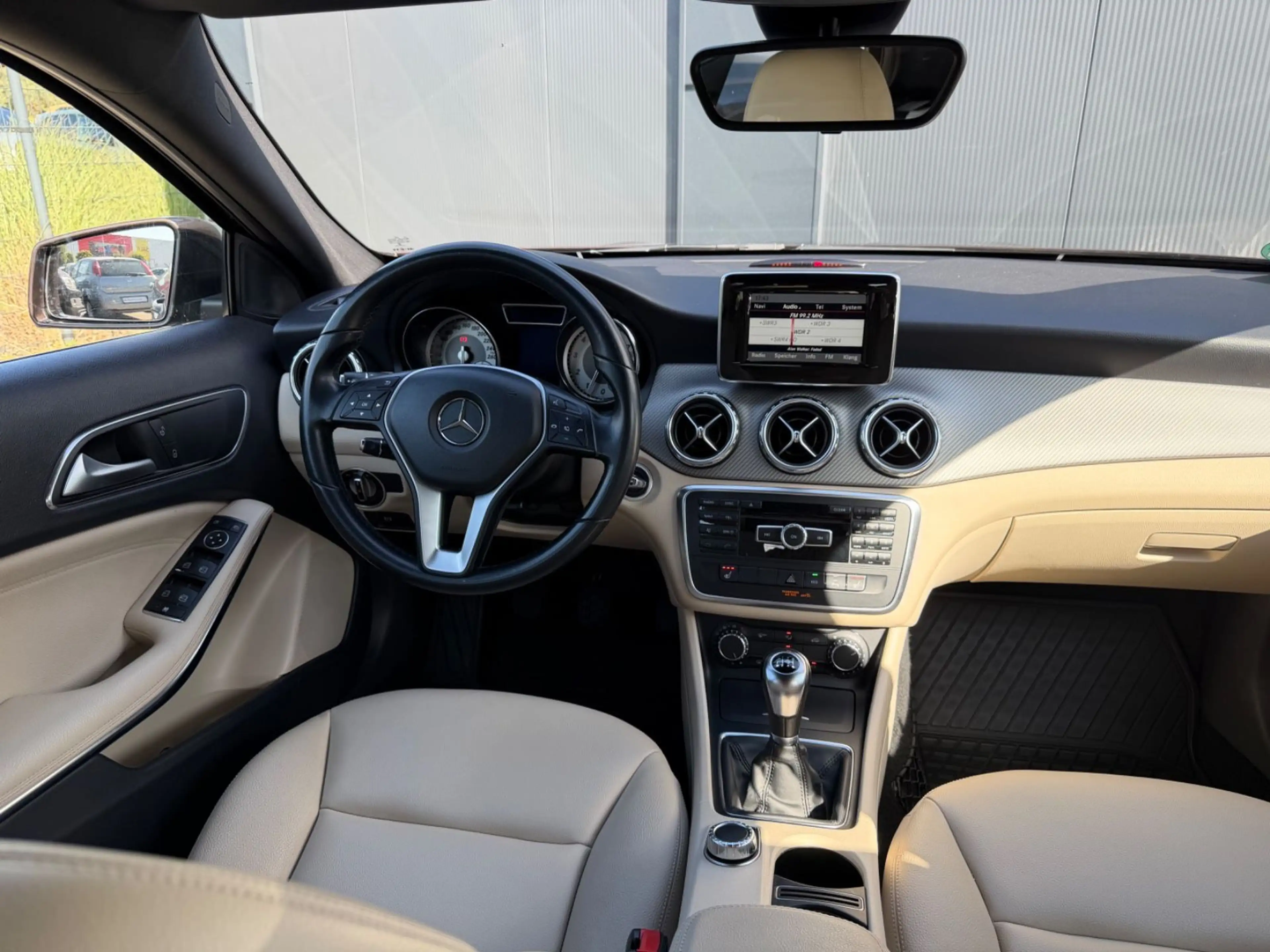 Mercedes-Benz GLA 200 *Navi — photo 12