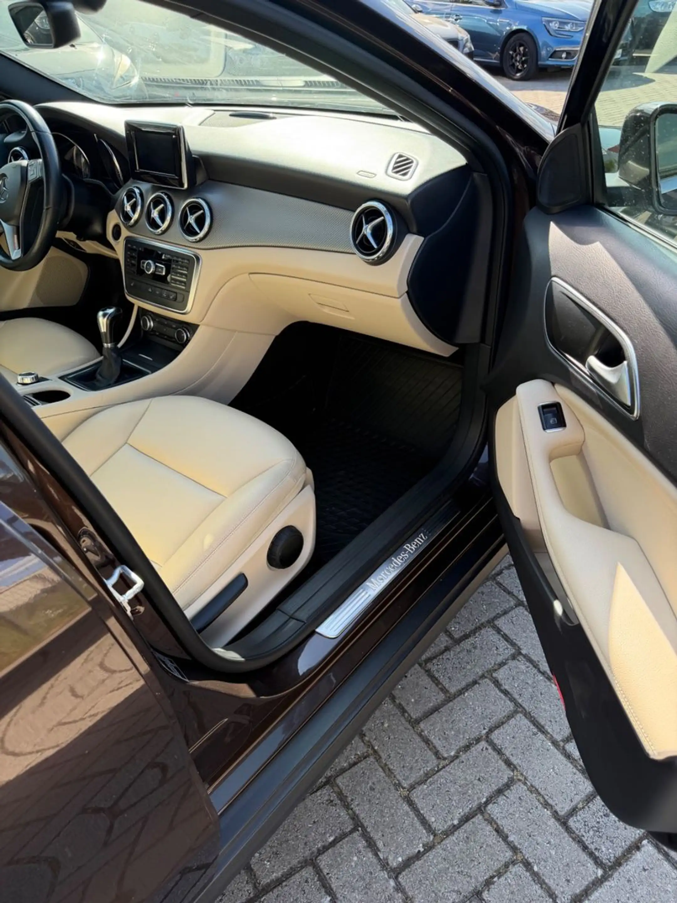 Mercedes-Benz GLA 200 *Navi — photo 11