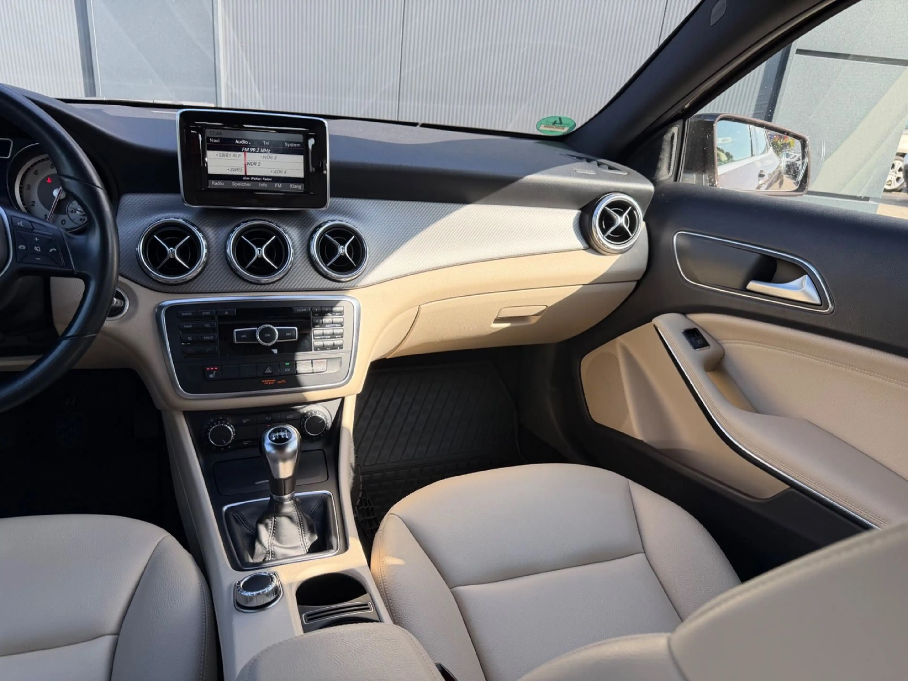 Mercedes-Benz GLA 200 *Navi — photo 13