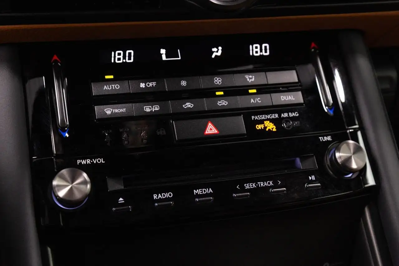 Lexus IS снимка Lexus IS