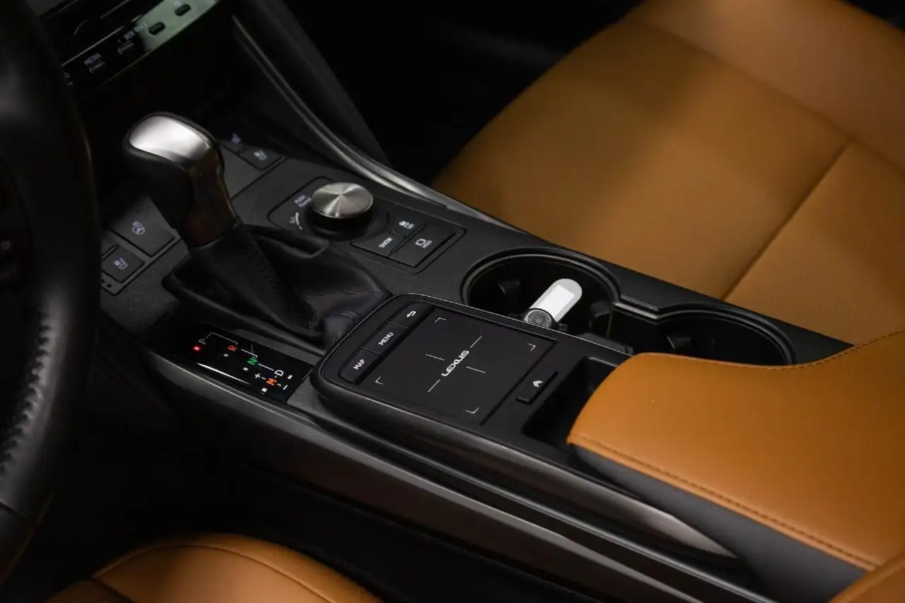 Lexus IS снимка Lexus IS