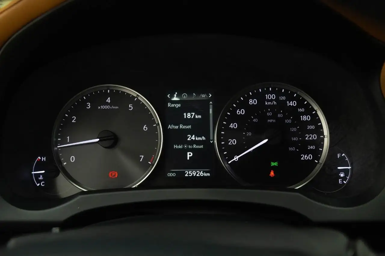Lexus IS снимка Lexus IS