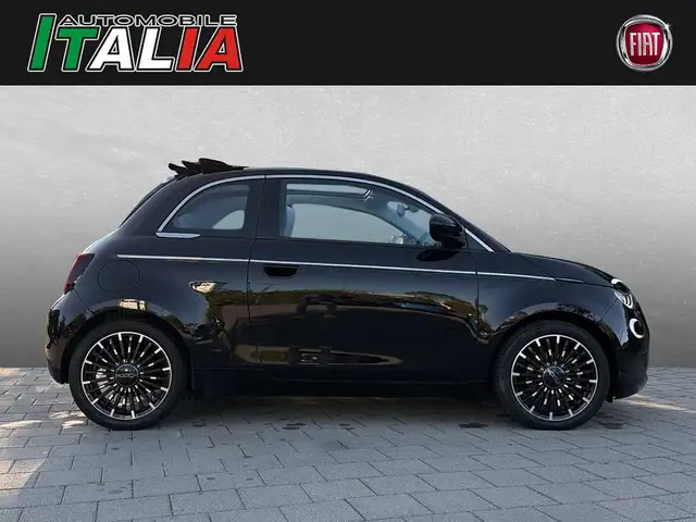Fiat 500e view 3