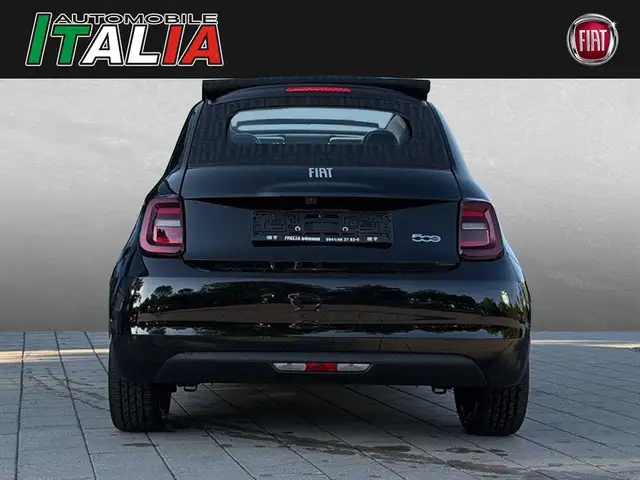 Fiat 500e view 4
