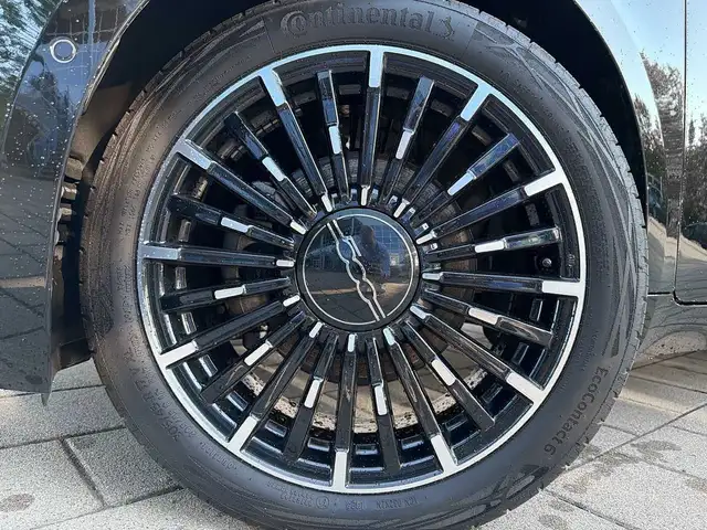 Fiat 500e view 9