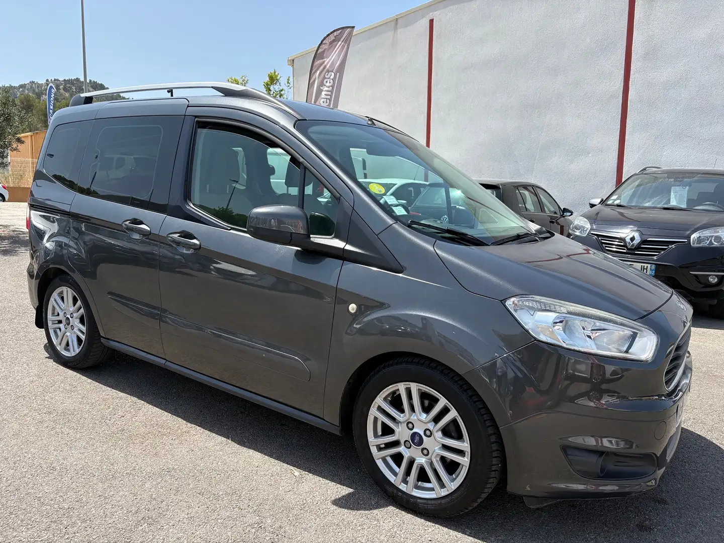 Ford Tourneo Courier 1.5 TDCi 95 Titanium Gris - 2