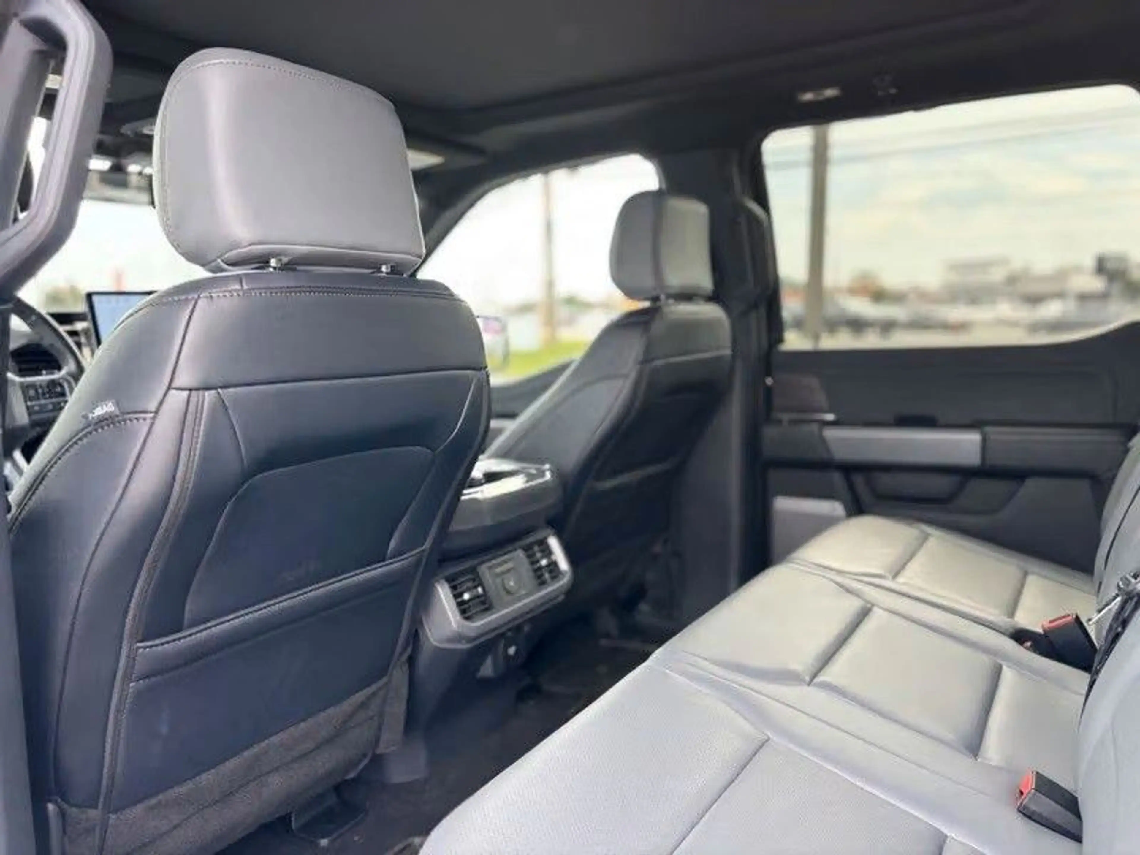 Ford F 150 Lightning Lariat gr. Batt. in Hamburg + 20 — photo 11