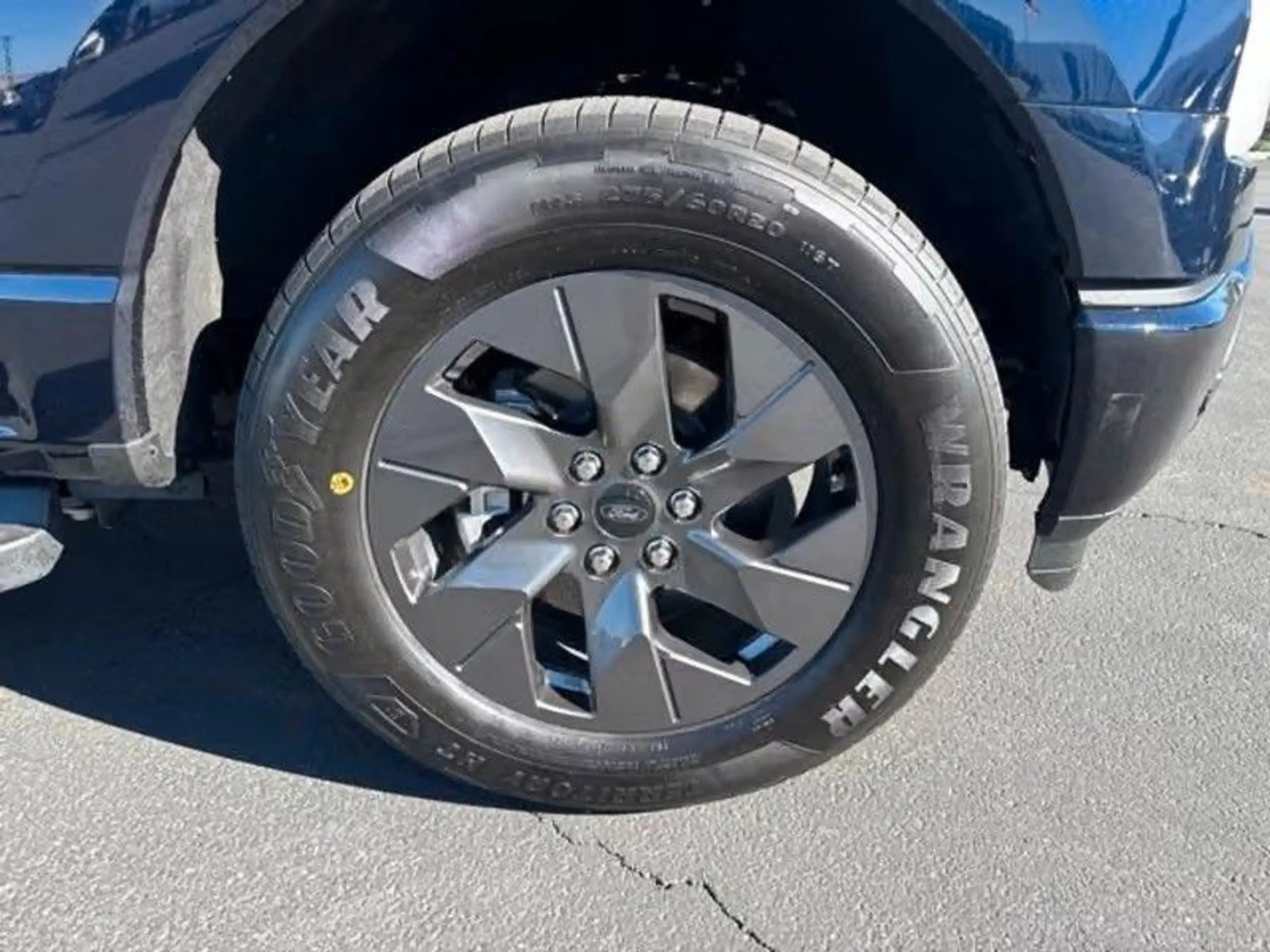 Ford F 150 Lightning Lariat gr. Batt. in Hamburg + 20 — photo 14
