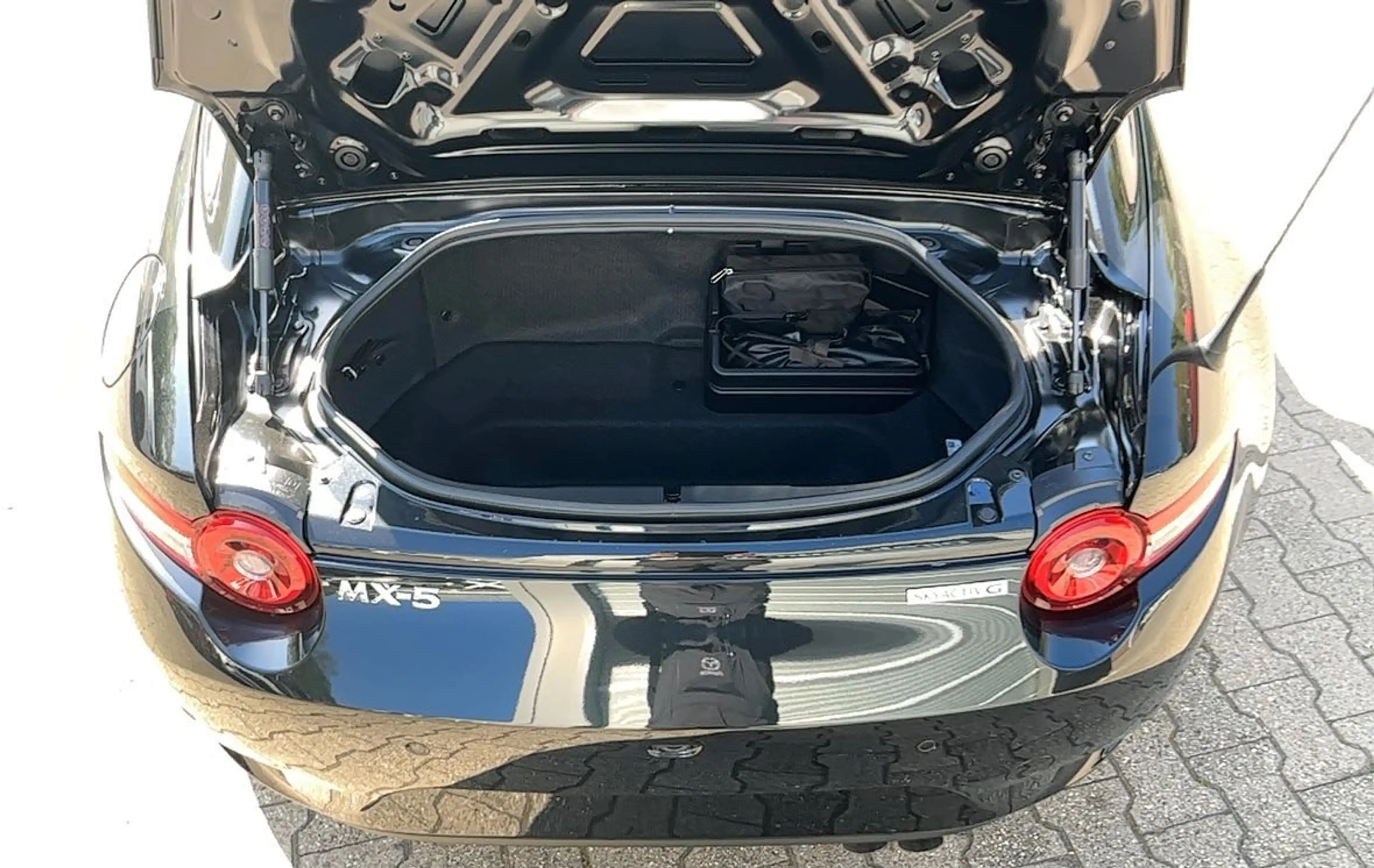 Mazda MX-5 1.5L SKY-G 97 kW (132 PS) Homura Vorführwagenangeb — photo 9