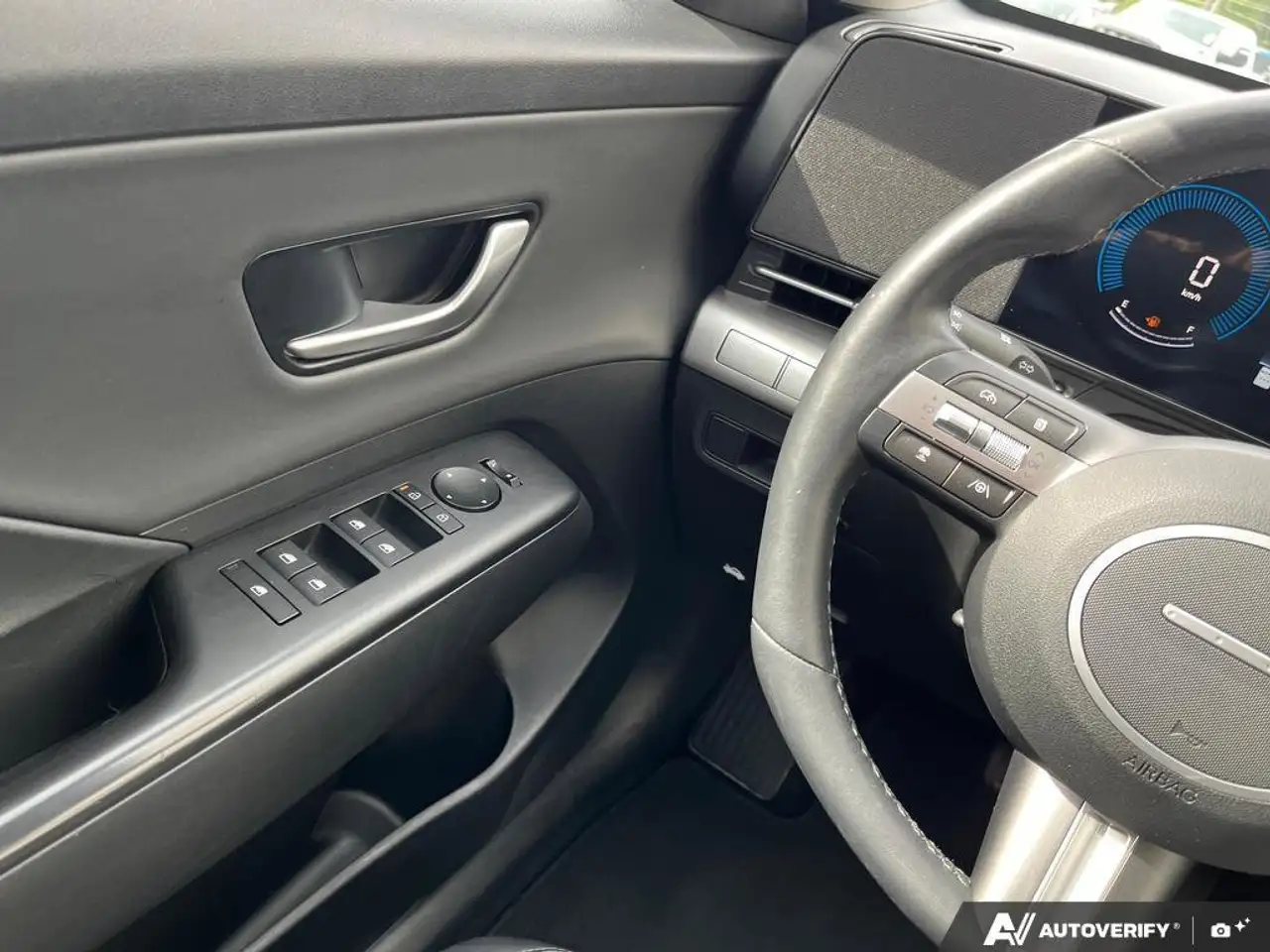Hyundai KONA снимка Hyundai KONA