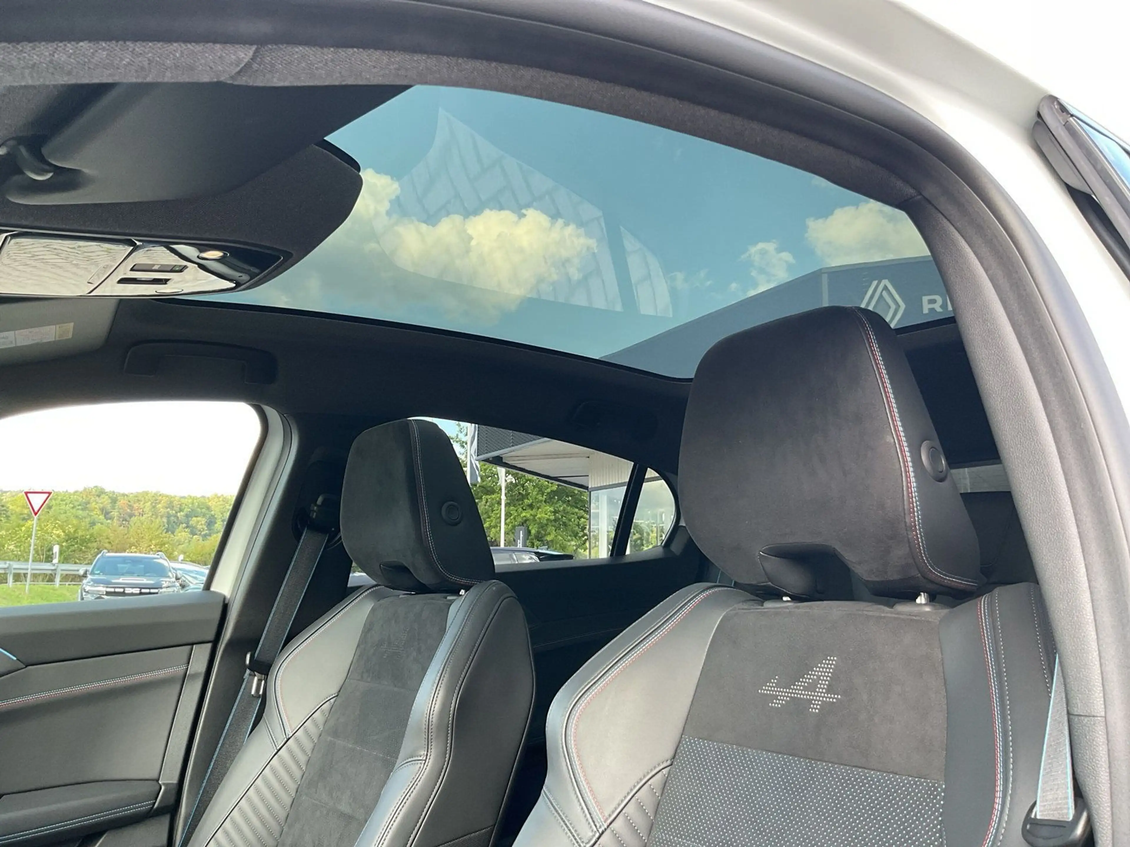 Renault Rafale Atelier Alpine E-Tech Plug-in Hybrid 300 — photo 13