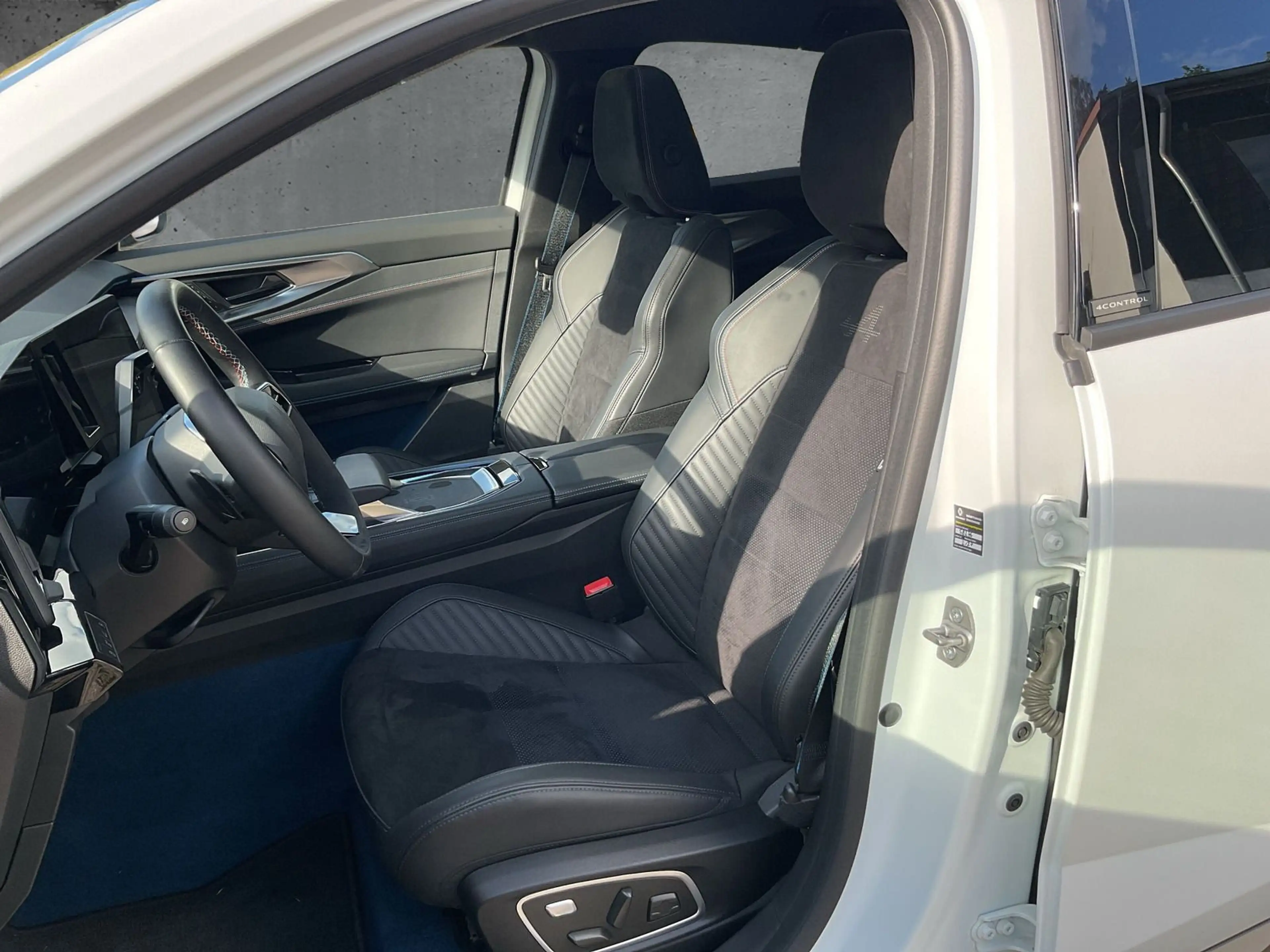 Renault Rafale Atelier Alpine E-Tech Plug-in Hybrid 300 — photo 10