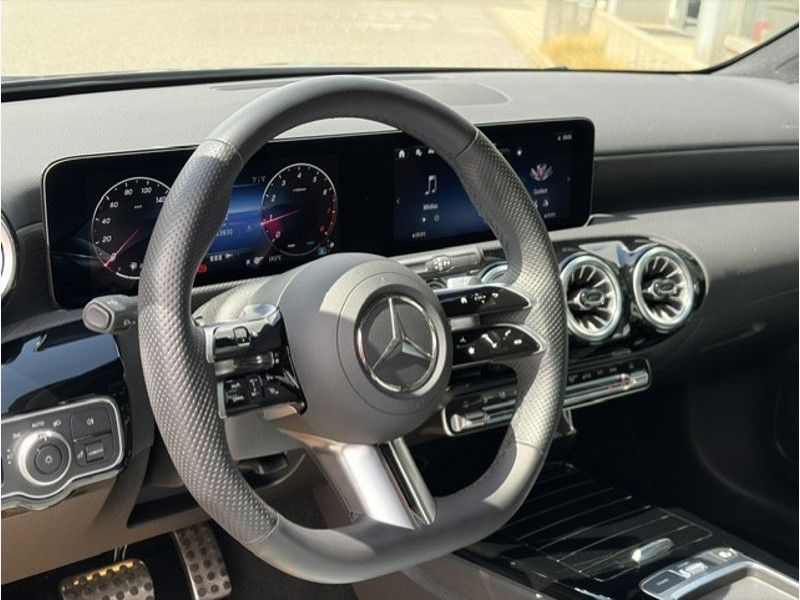 Mercedes-Benz A 180 Berline AMG Line — photo 3