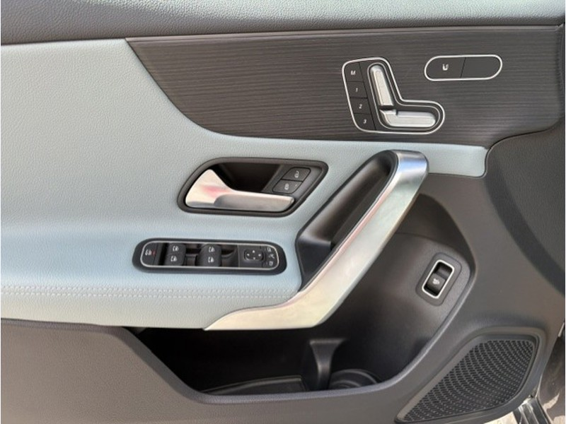 Mercedes-Benz A 180 Berline AMG Line — photo 12