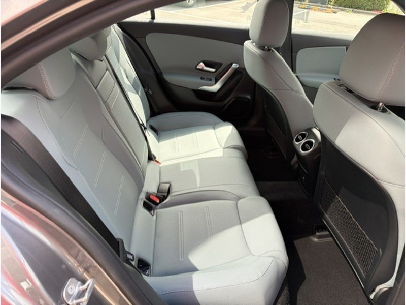 Mercedes-Benz A 180 Berline AMG Line — photo 10