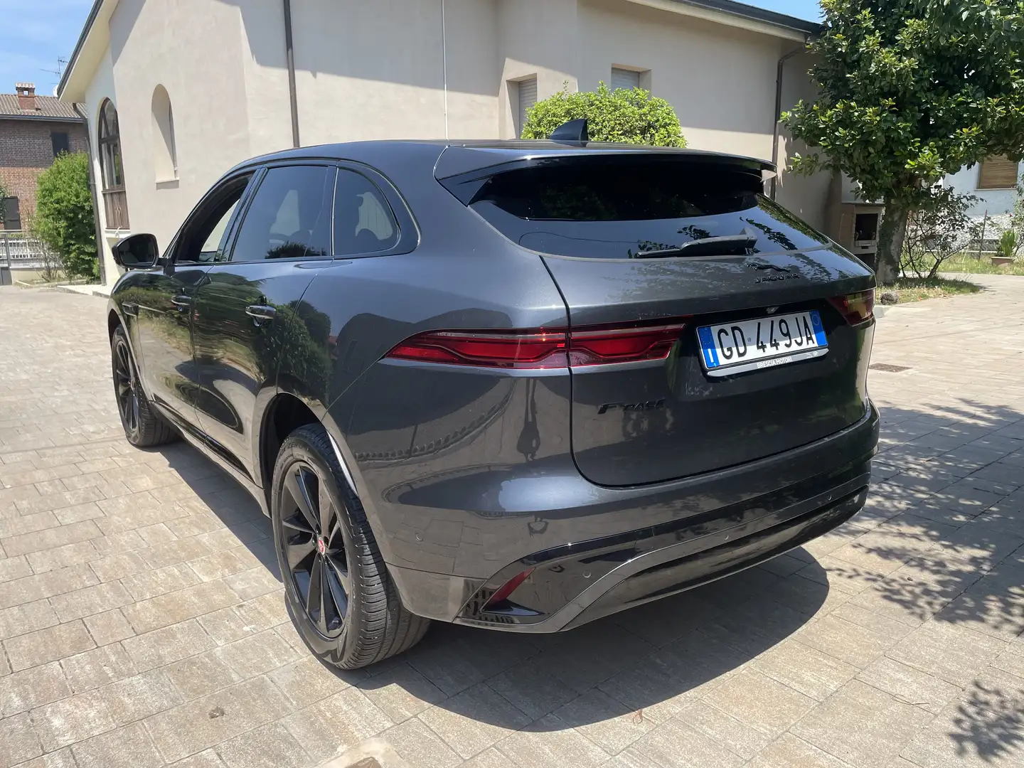 Jaguar F-Pace 2.0d i4 mhev R-Dynamic HSE awd 204cv auto - 1