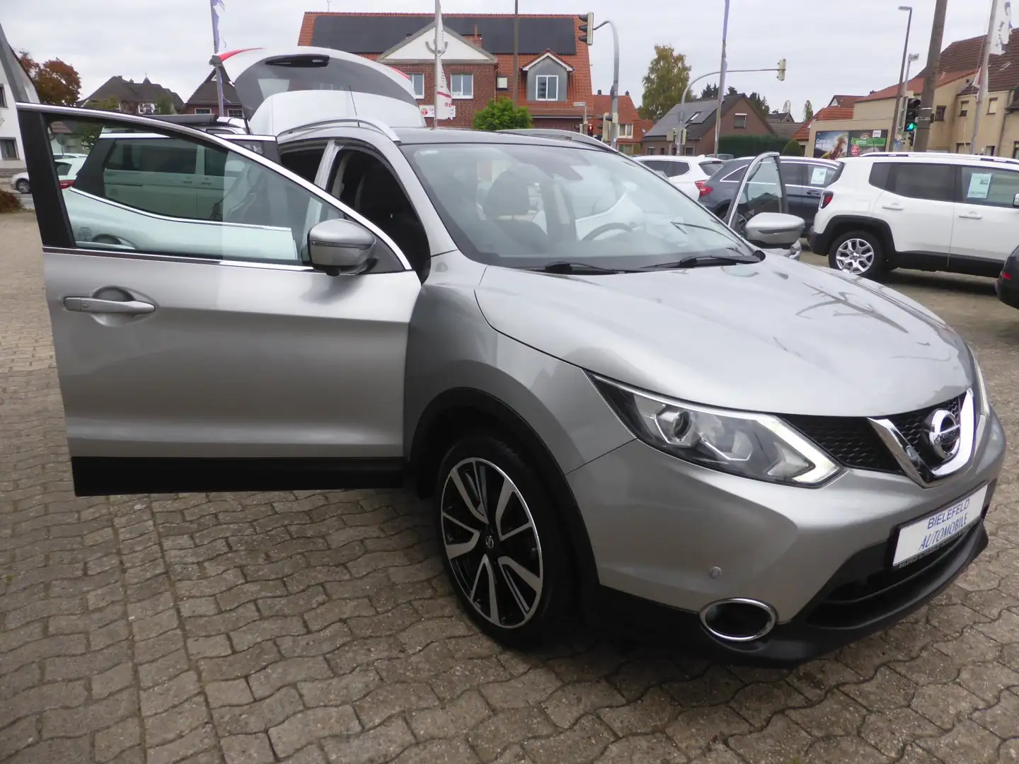 Nissan Qashqai II 1.6 DIG-T 4x2 Euro6 Tekna Navi/Pano/SH/360°/PDC Zilver - 1