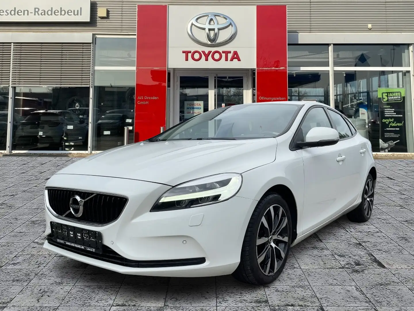 Volvo V40 T3 1.5 Momentum Navi*SHZ*LED*Tempomat Alb - 2