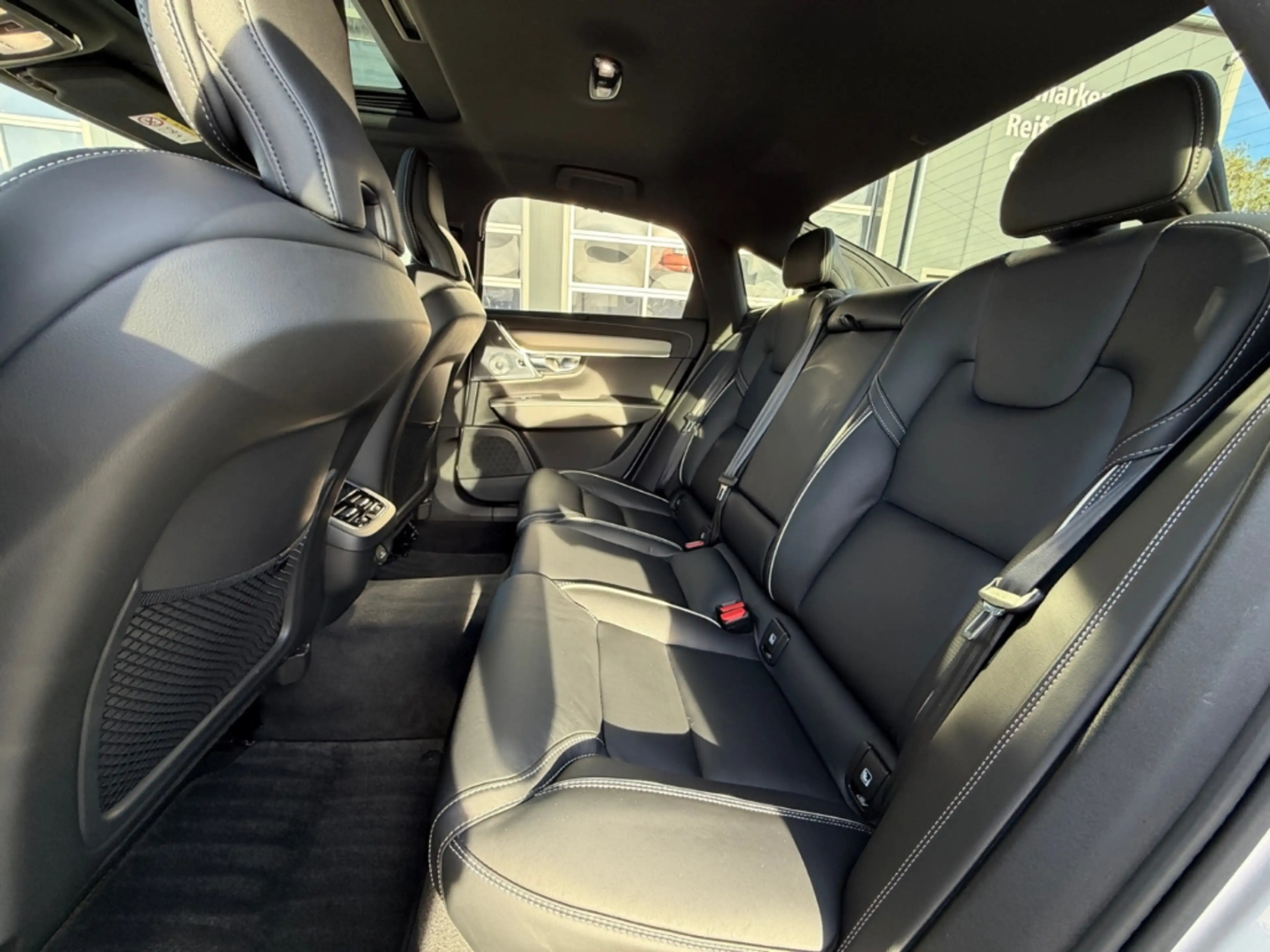 Volvo S90 B5 R Design AWD HUD StandHZG Pano B&W Navi Leder D — photo 13