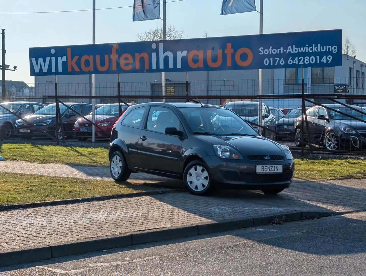 Ford Fiesta Style*ERST 88000 KM*KLIMA'SERVO*RADIO-CD Grau - 1