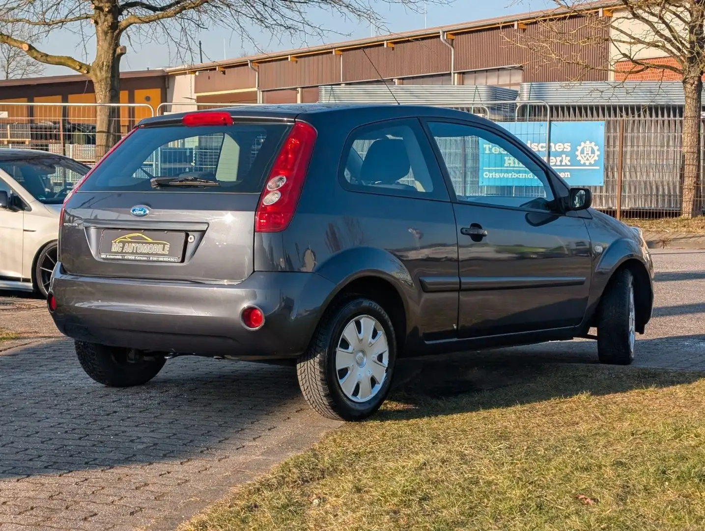 Ford Fiesta Style*ERST 88000 KM*KLIMA'SERVO*RADIO-CD Grau - 2