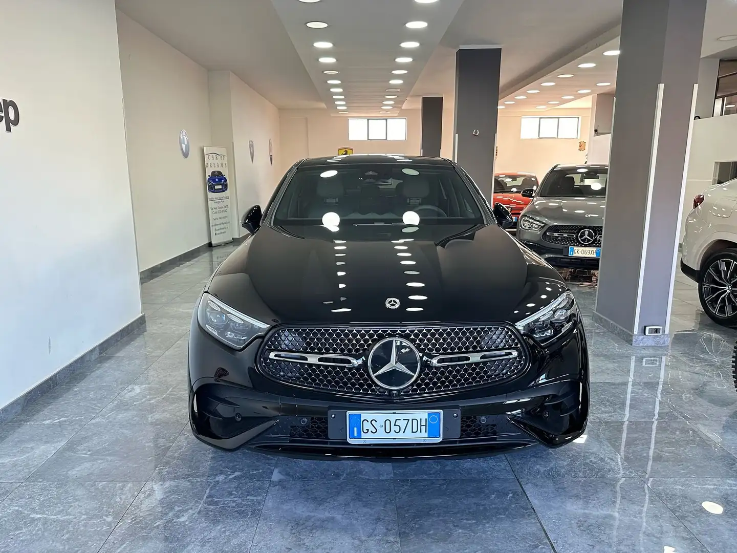 Mercedes-Benz GLC 220 Coupe d AMG Line Premium Plus 4matic auto Zwart - 1