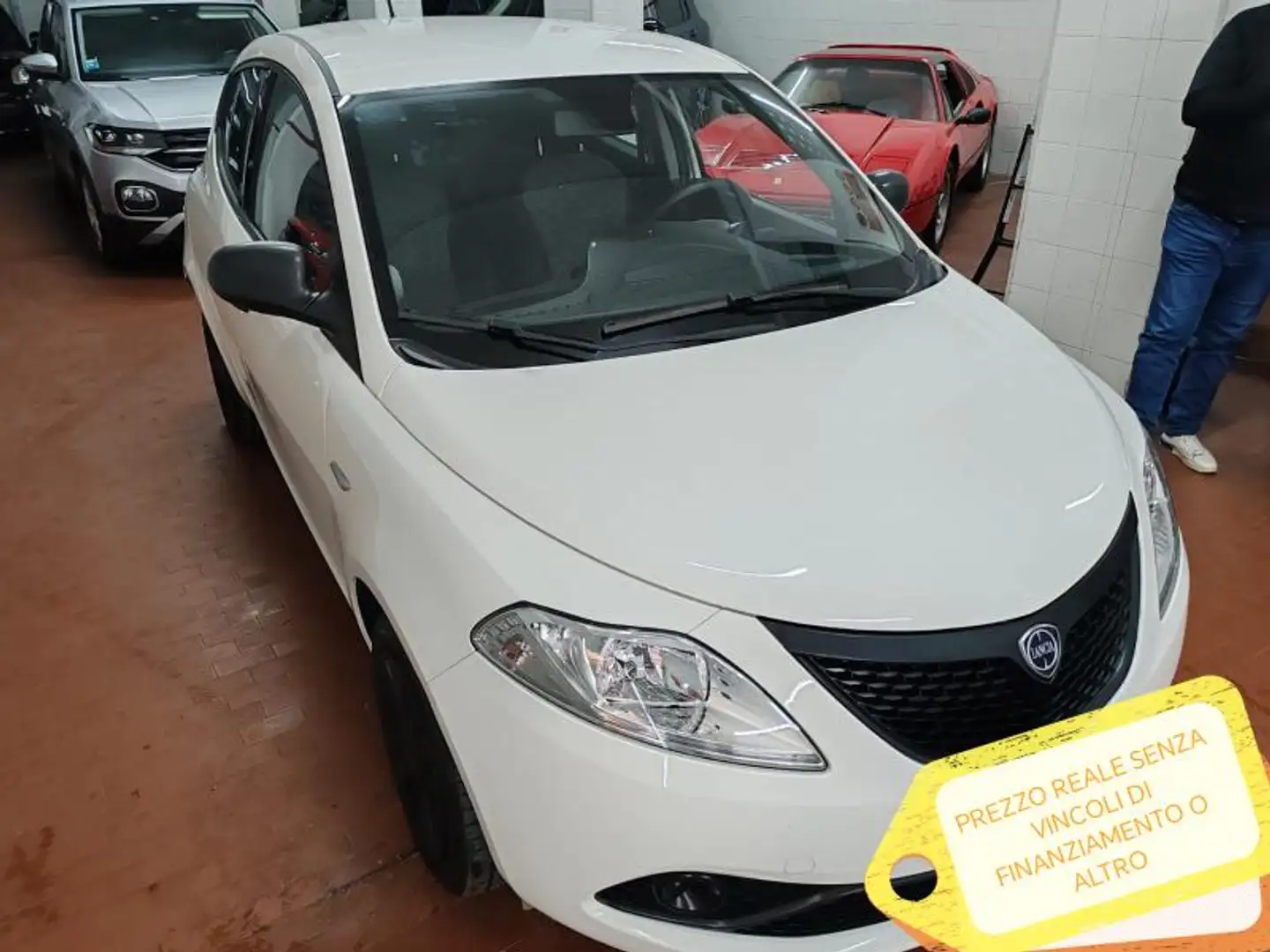 Lancia Ypsilon Ypsilon 1.0 firefly hybrid Silver s&s 70cv - 1