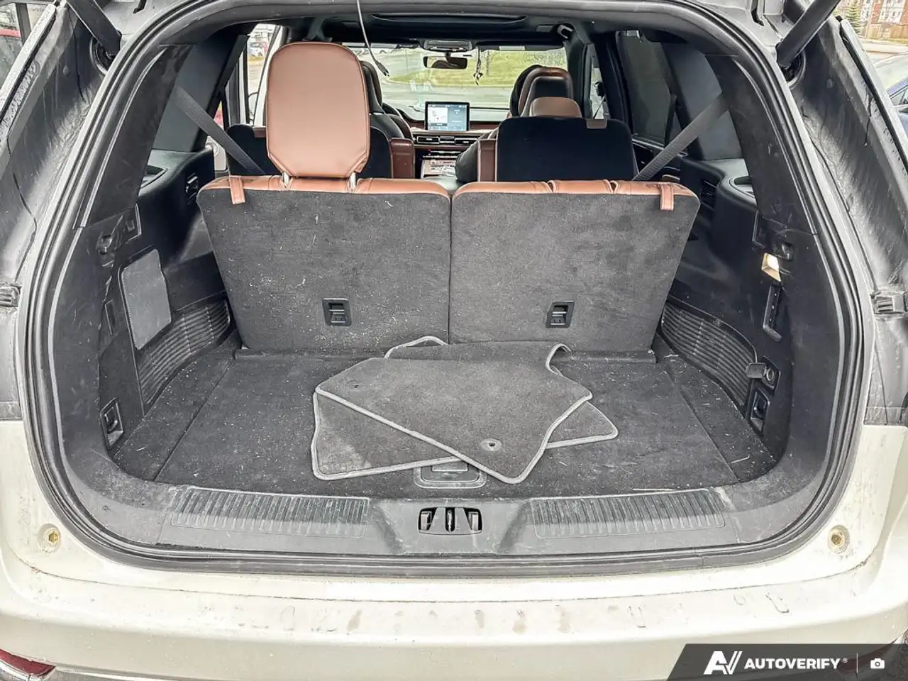 Lincoln Aviator снимка Lincoln Aviator