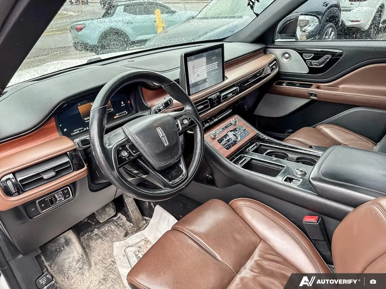 Lincoln Aviator снимка Lincoln Aviator