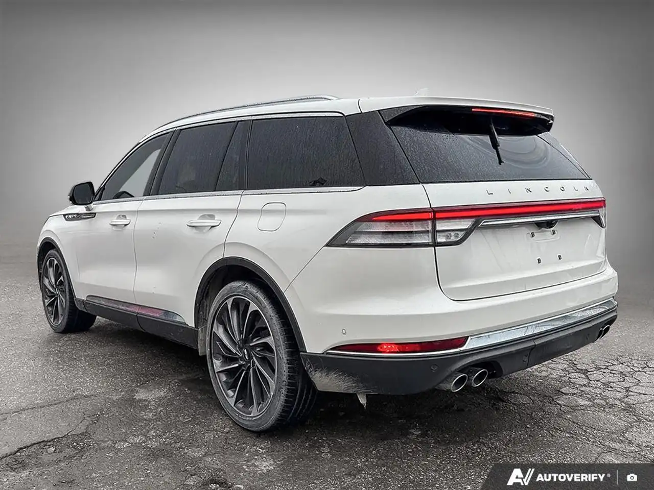 Lincoln Aviator снимка Lincoln Aviator