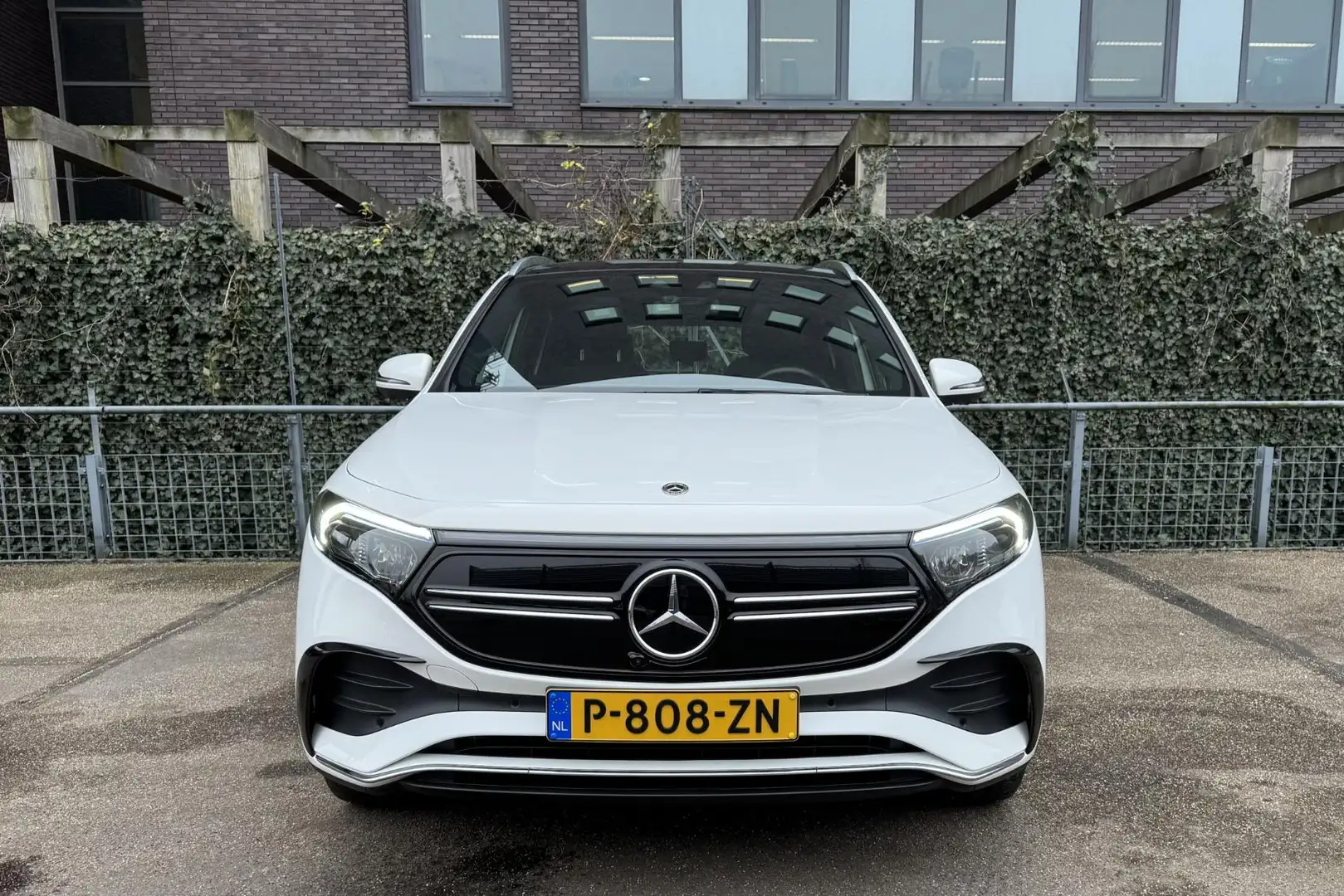 Mercedes-Benz EQA 250 EQA AMG Line | Premium Plus Pakket | Distronic | P Weiß - 2