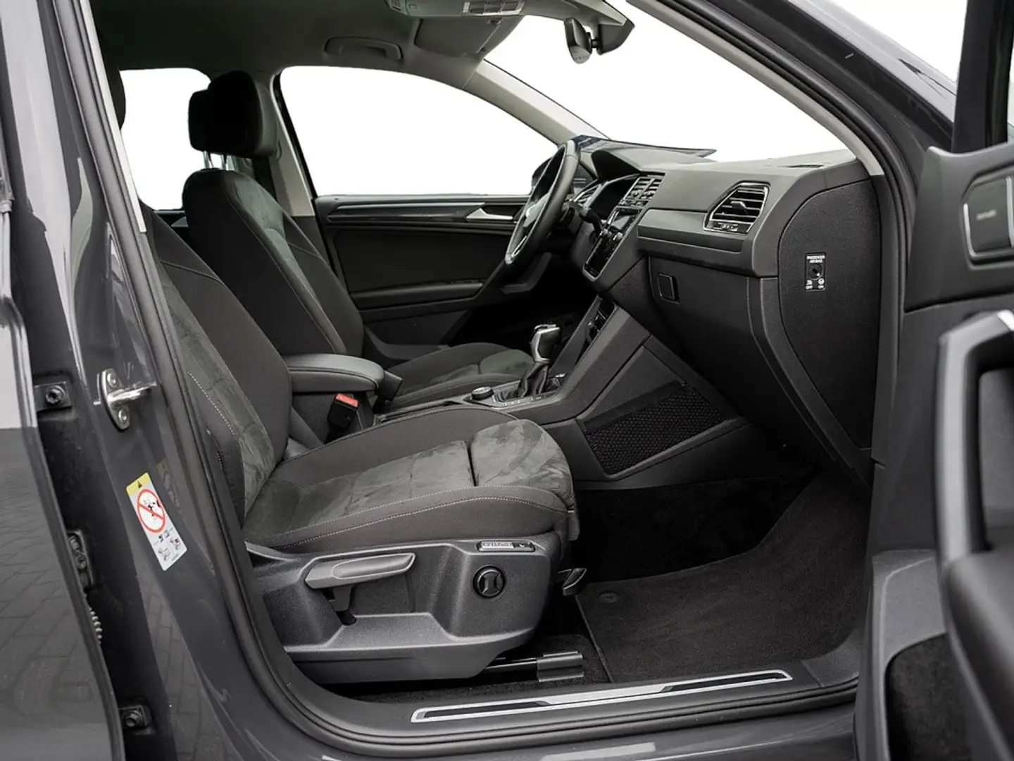 Volkswagen Tiguan 2.0 TDI Life 4M DSG AHK KAM H-K NAVI L Grau - 2