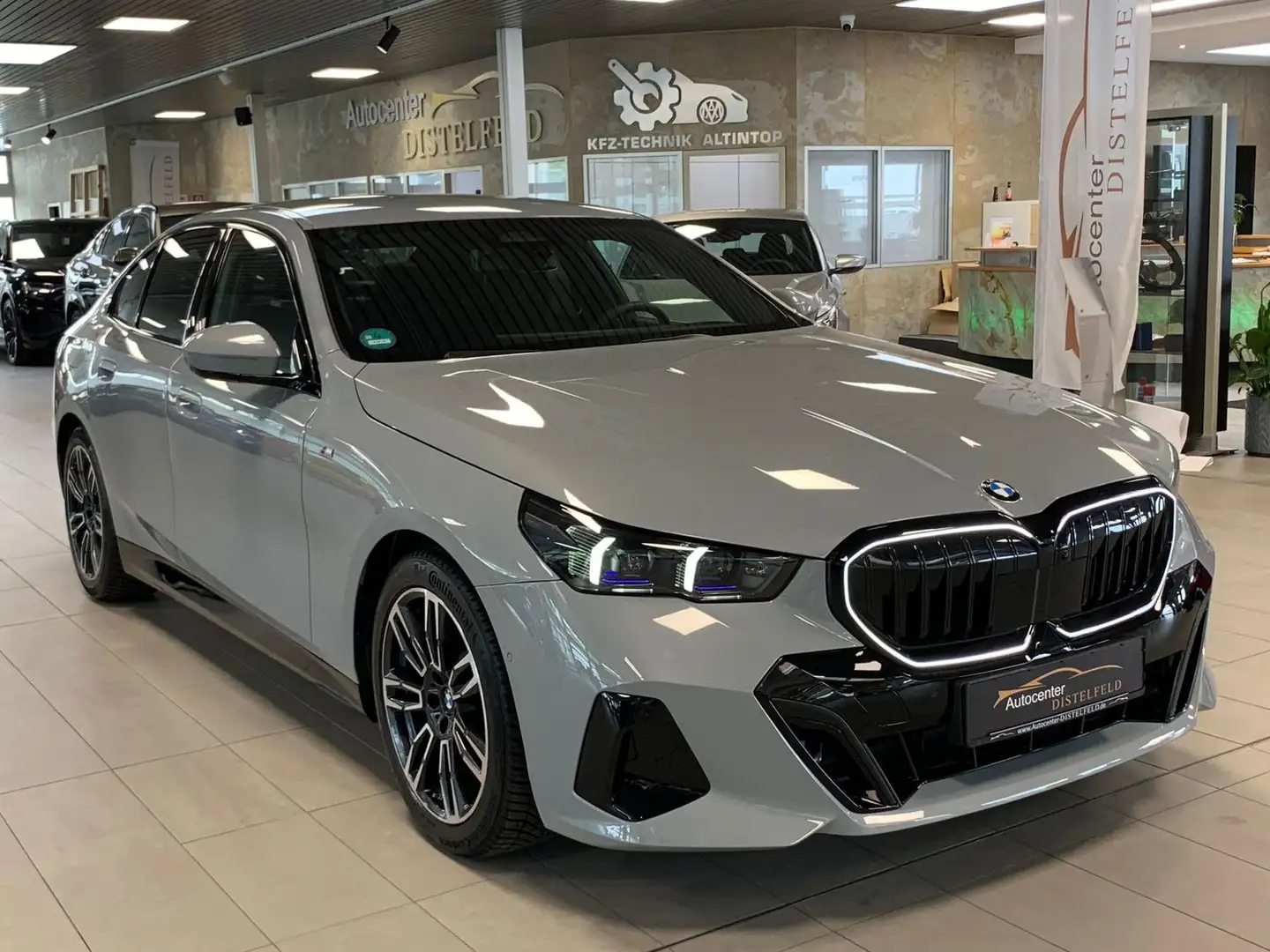 BMW 520 d M Sport Pro Iconic Glow H&K HUD 360° Profession. Grau - 2