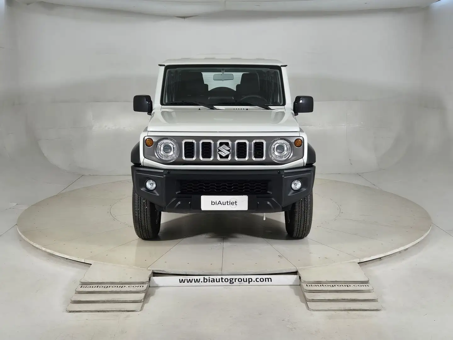 Suzuki Jimny IV 2018 Benzina 1.5 Top 4wd allgrip auto Bianco - 2