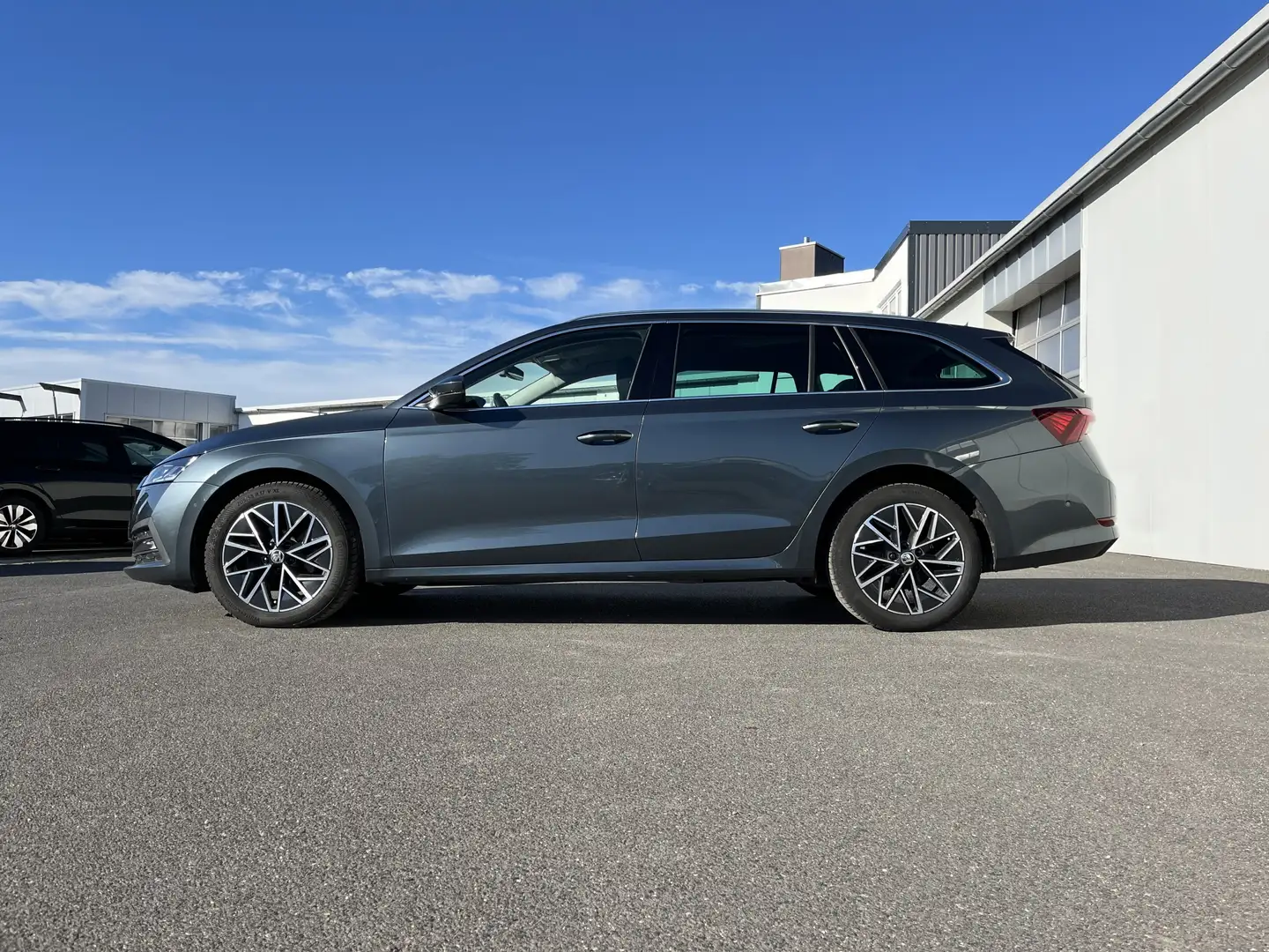 Skoda Octavia Combi 2.0 TDI Style 112€ m. 20% Anzahlung Head U Grigio - 2