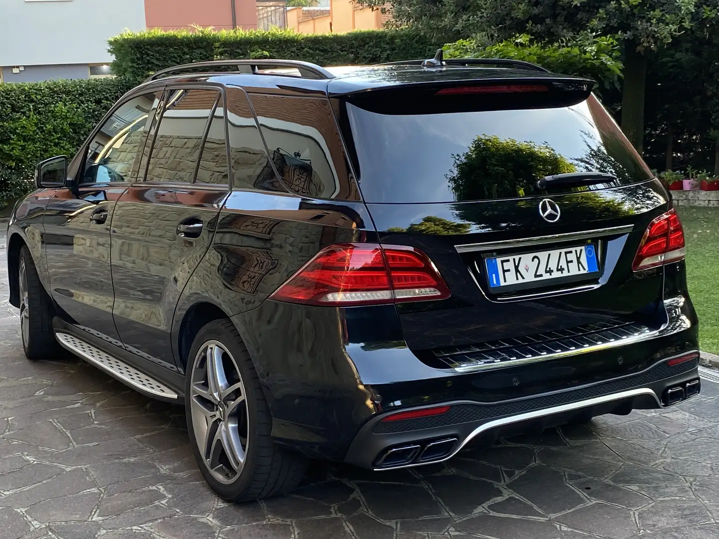 Mercedes-Benz GLE 250 d 4Matic 9G-TRONIC AMG Line - 2