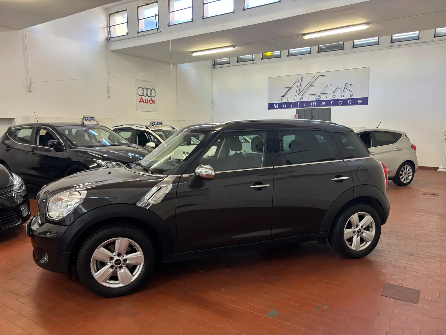 MINI One Countryman 1.6 EURO 6B ADATTA PER LA GUIDA A NEOPATENTATI Szary - 2