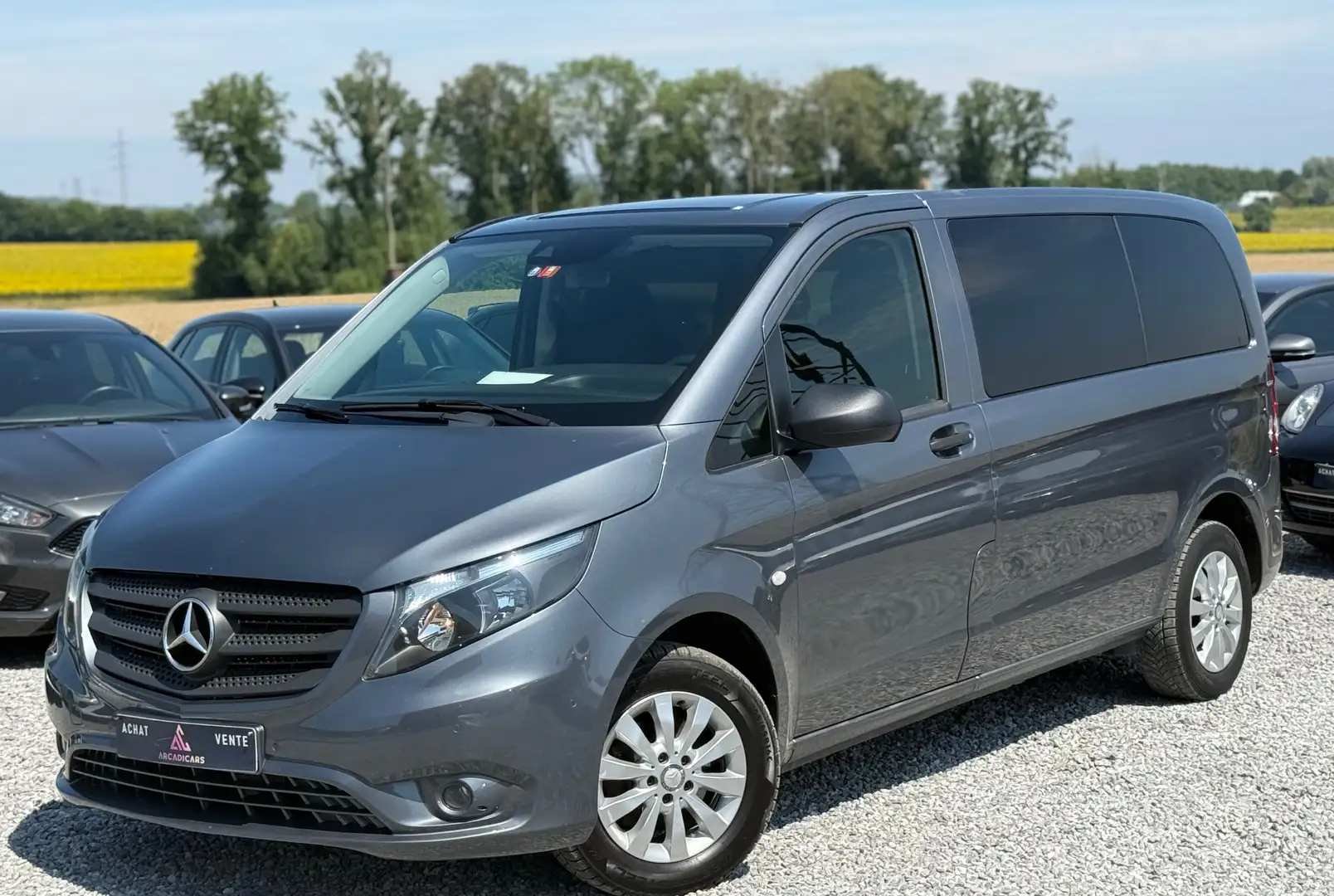 Mercedes-Benz Vito 8 PLACES - AIR CO - EURO 6b - CARNET COMPLET Gris - 1