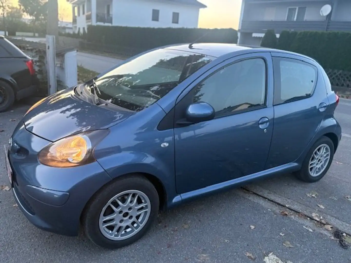 Toyota Aygo Basis NEUE TÜV 1 Hand Blau - 2