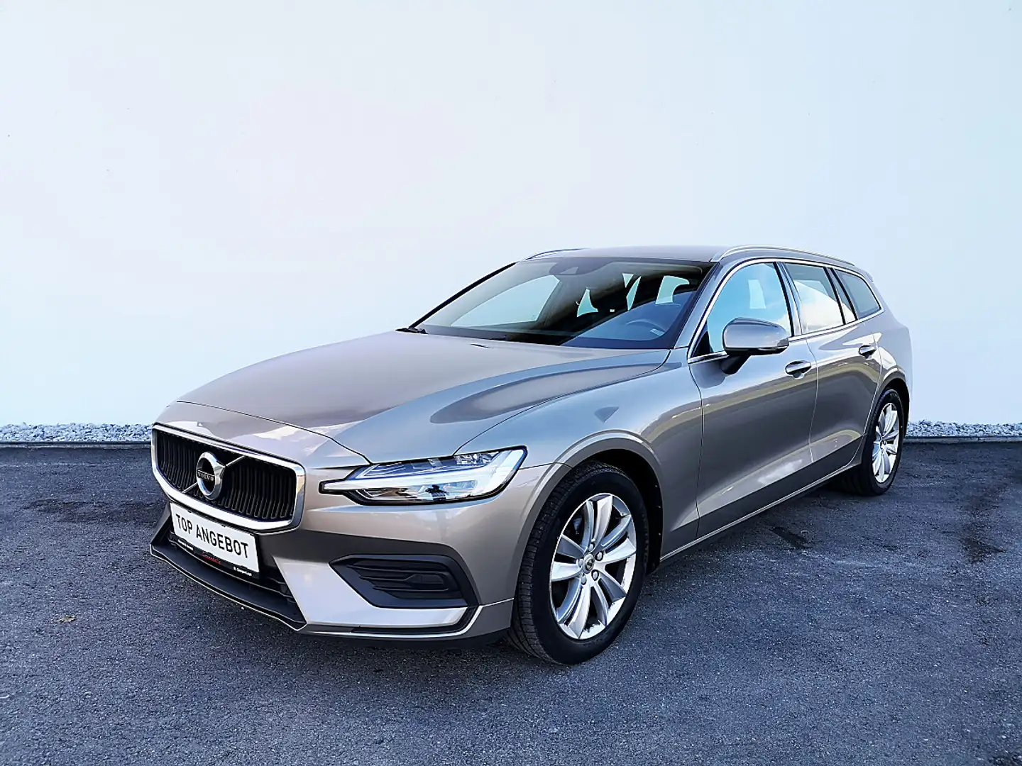 Volvo V60 D3 Momentum Pro "AHV" Grau - 1