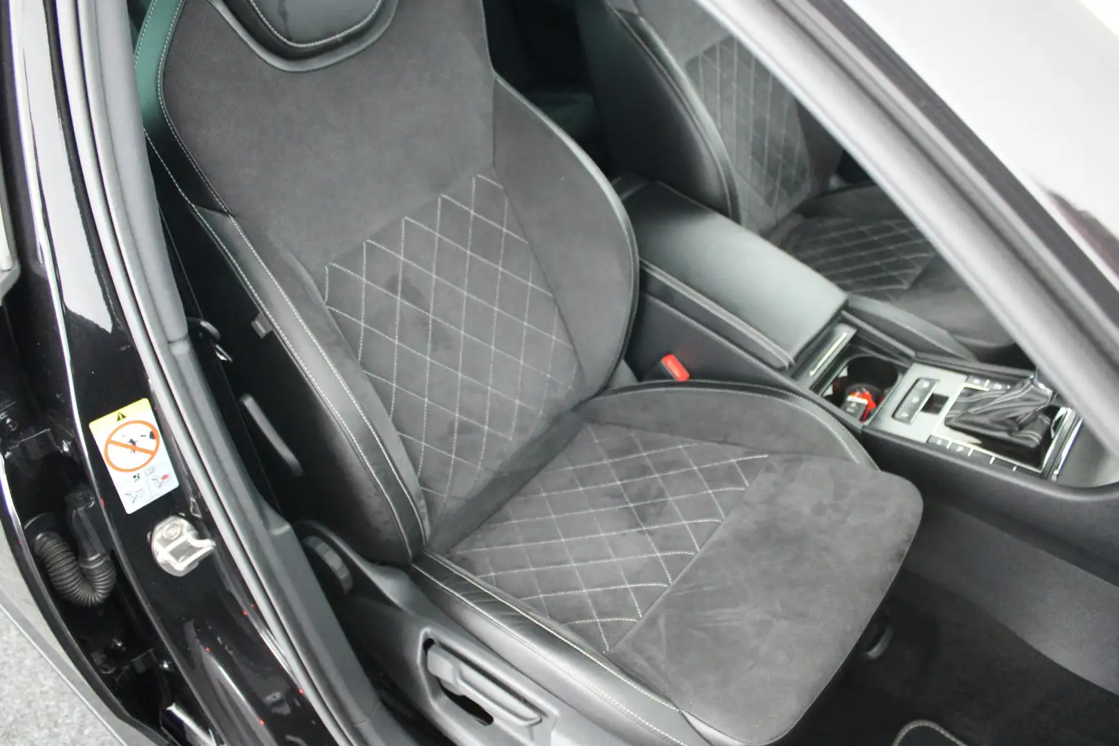 Skoda Superb Combi 1.4 TSI 204pk iV PHEV Sportline Business Cam Zwart - 2