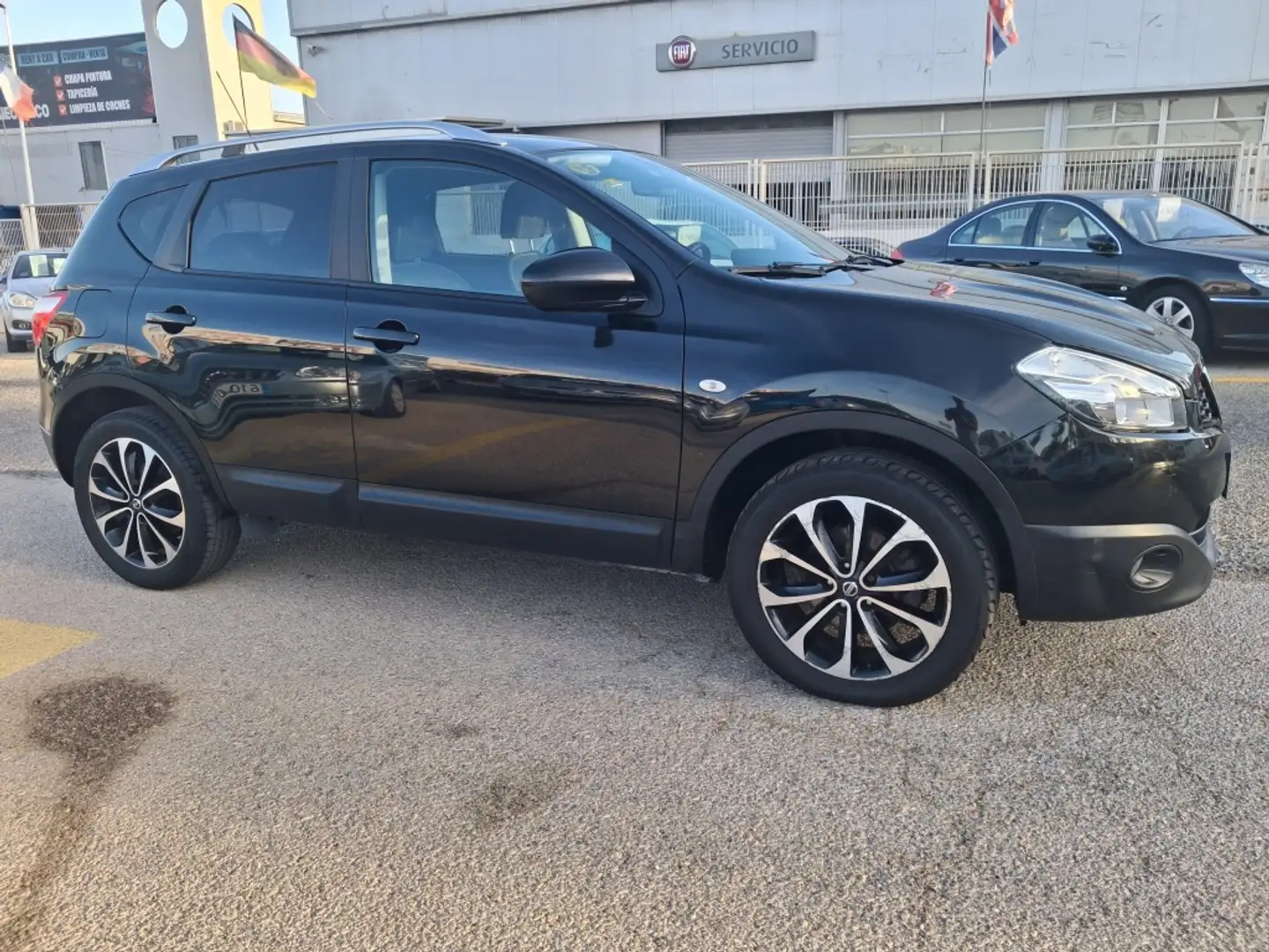 Nissan Qashqai 2.0dCi Acenta 4x4 A/T Schwarz - 1
