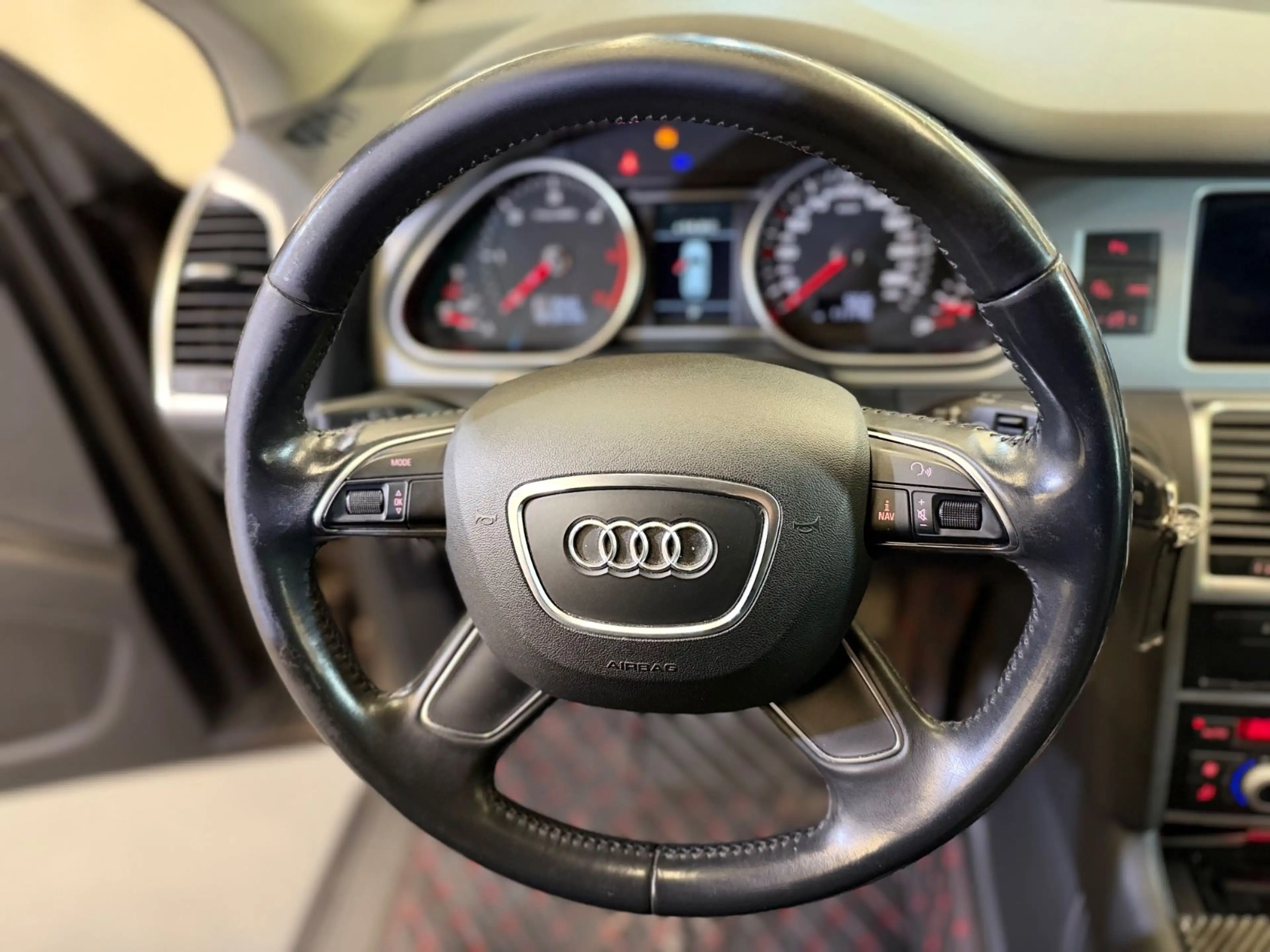 Audi Q7 3.0 TDI quattro — photo 14
