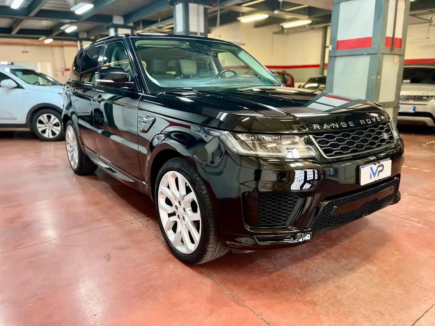 Land Rover Range Rover Sport 3.0 TDV6 HSE Dynamic Zwart - 2