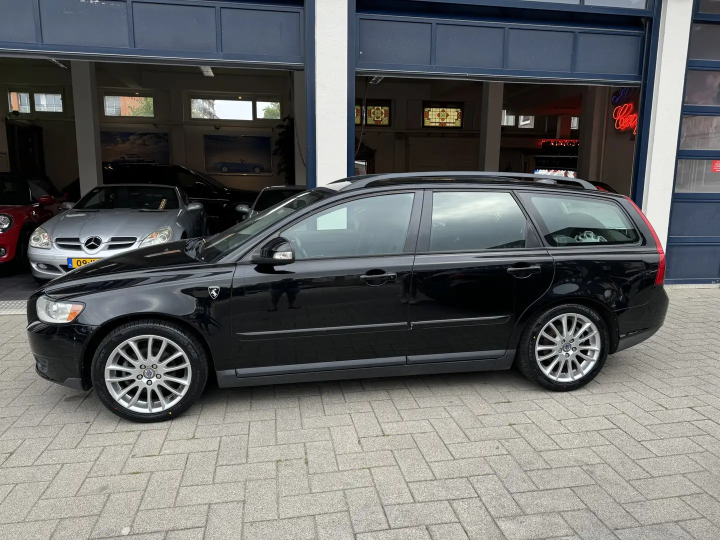 Volvo V50 1.8 Sport AIRCO/NW BANDEN Zwart - 2