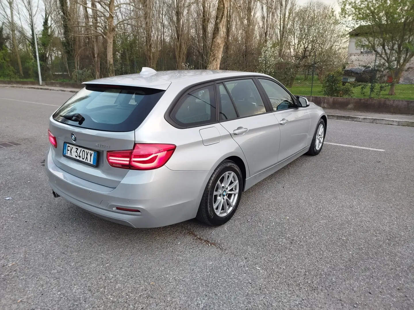 BMW 318 318d Touring Sport Grau - 2