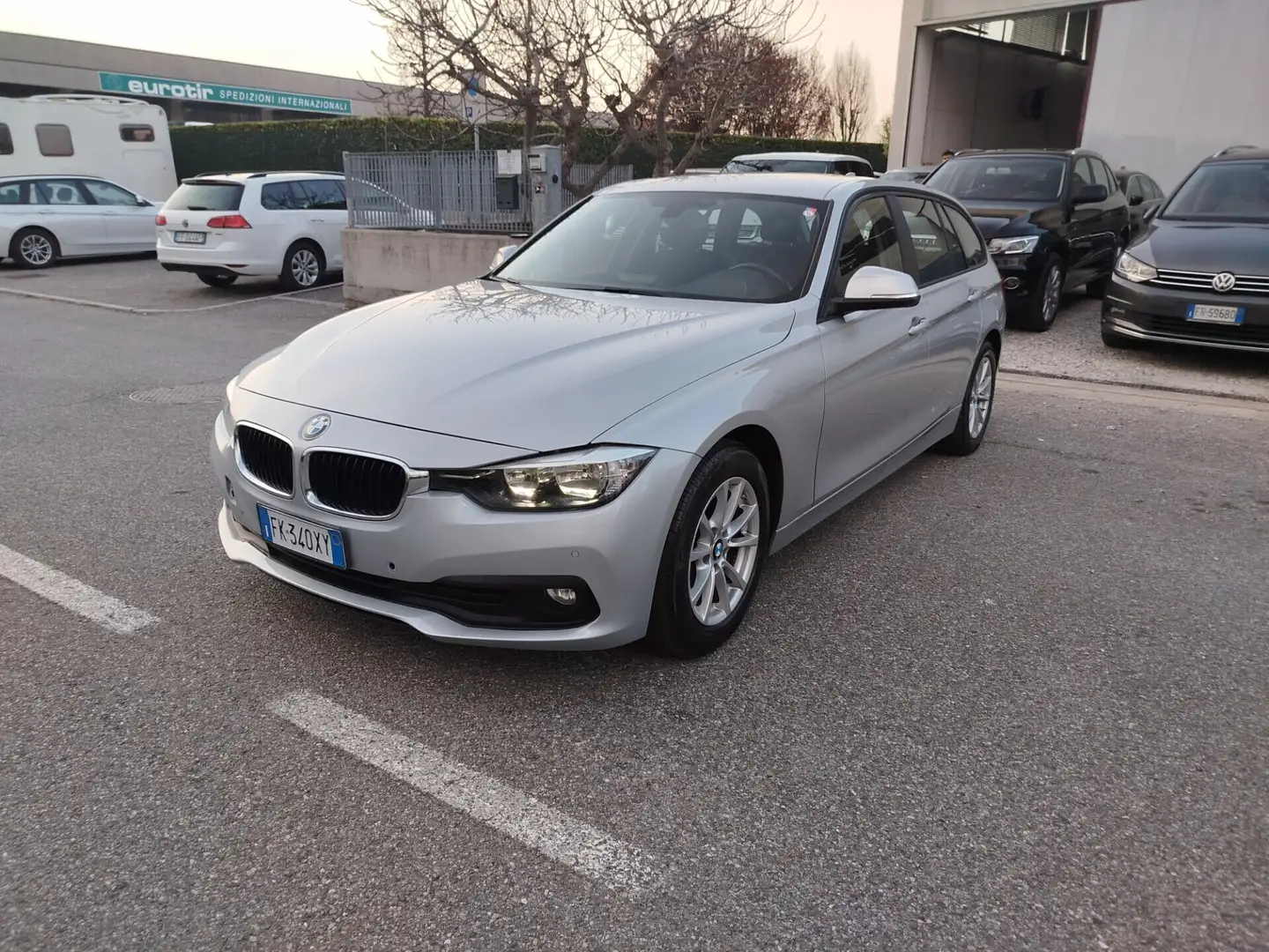BMW 318 318d Touring Sport Grau - 1