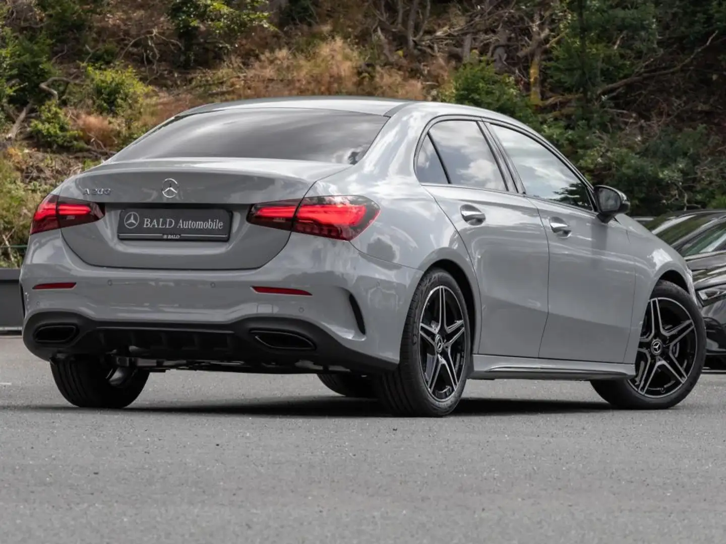 Mercedes-Benz A 200 Limo AMG-Advanced+/ILS/Pano/Cam/Totw/Night Grau - 2