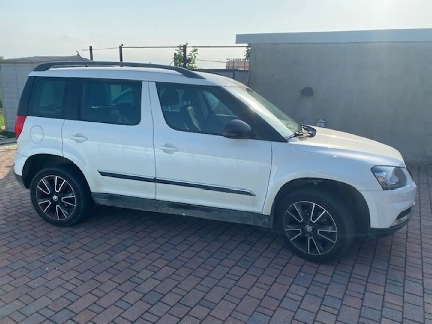 Skoda Yeti 2.0 tdi Design Edition 110cv Bianco - 2