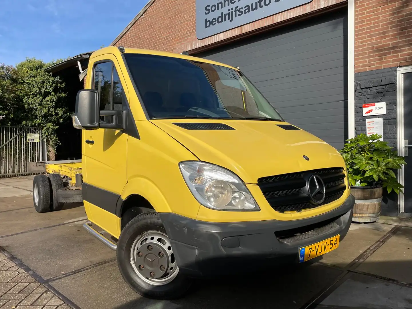 Mercedes-Benz Sprinter 513 2.2 CDI 432 Chassis cabine. Lage km stand! Geel - 1